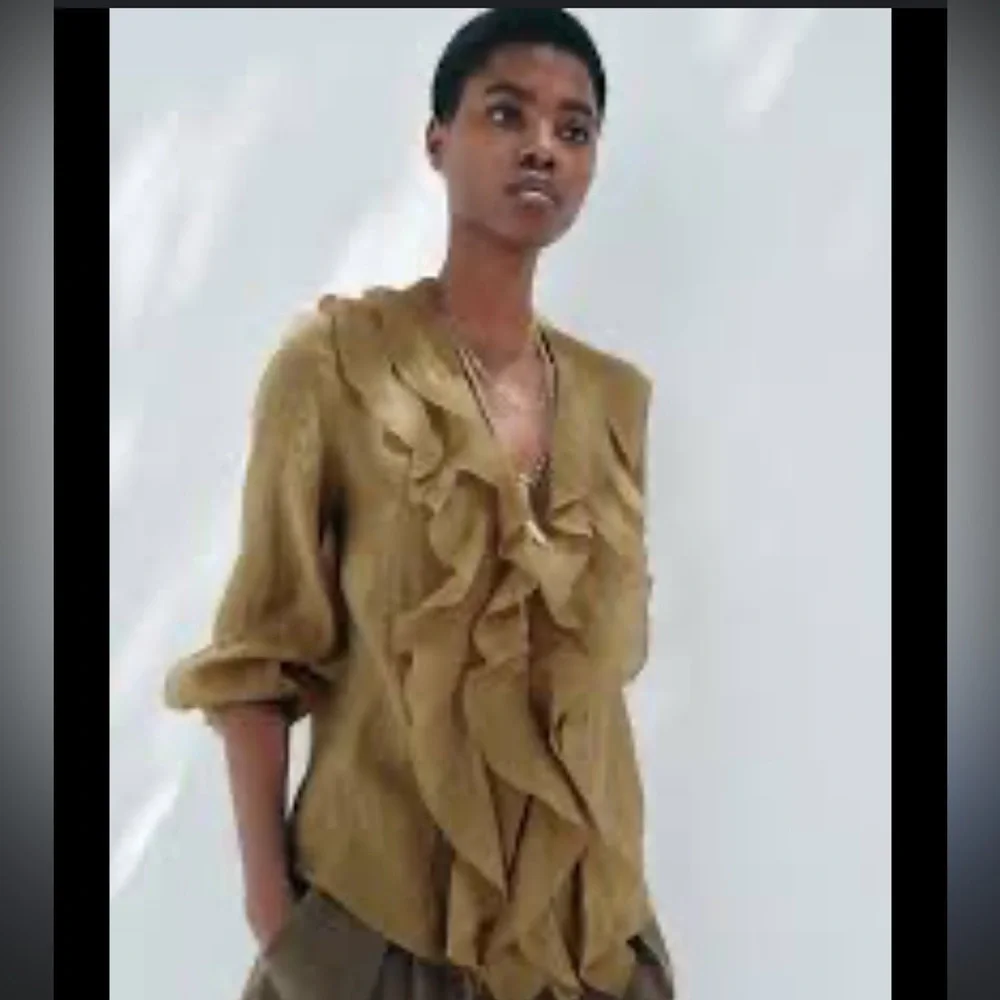 Zara Ruffled olive Blouse - Picture 2 of 2